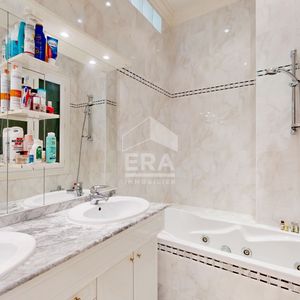 Property in Carre d'Or