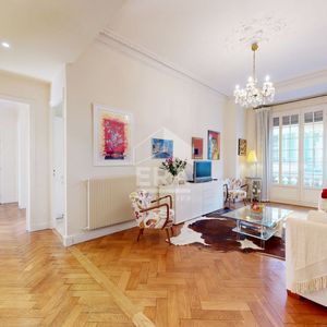 Property in Carre d'Or