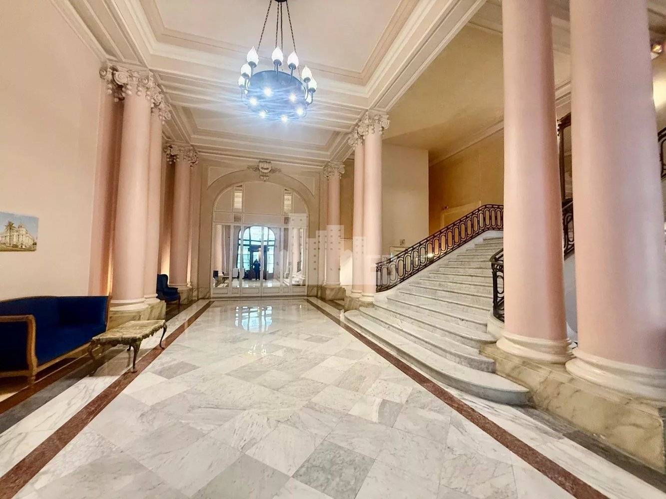 Property photo in Carre d'Or