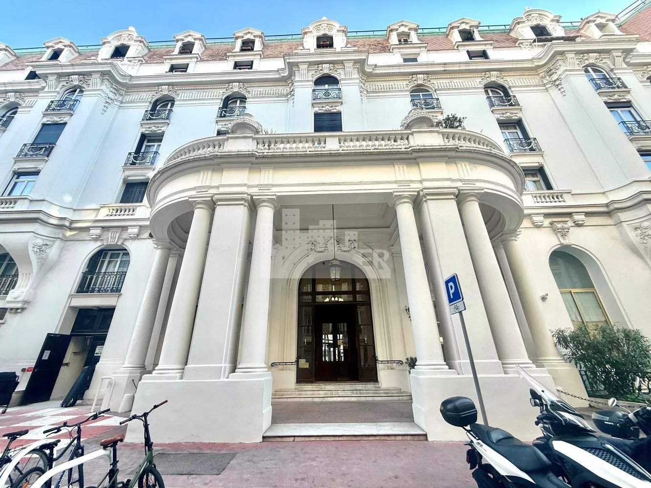 Property photo in Carre d'Or