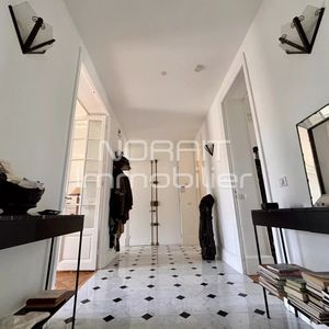 Property in Carre d'Or