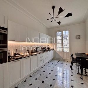 Property in Carre d'Or