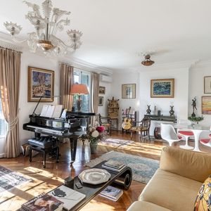 Property in Carre d'Or