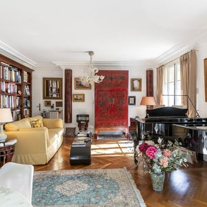 Property in Carre d'Or