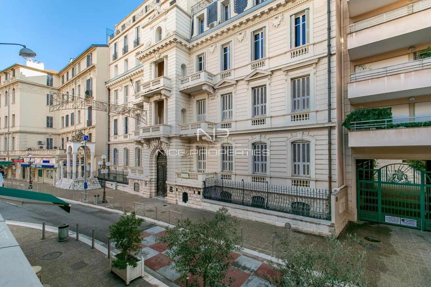 Property photo in Carre d'Or
