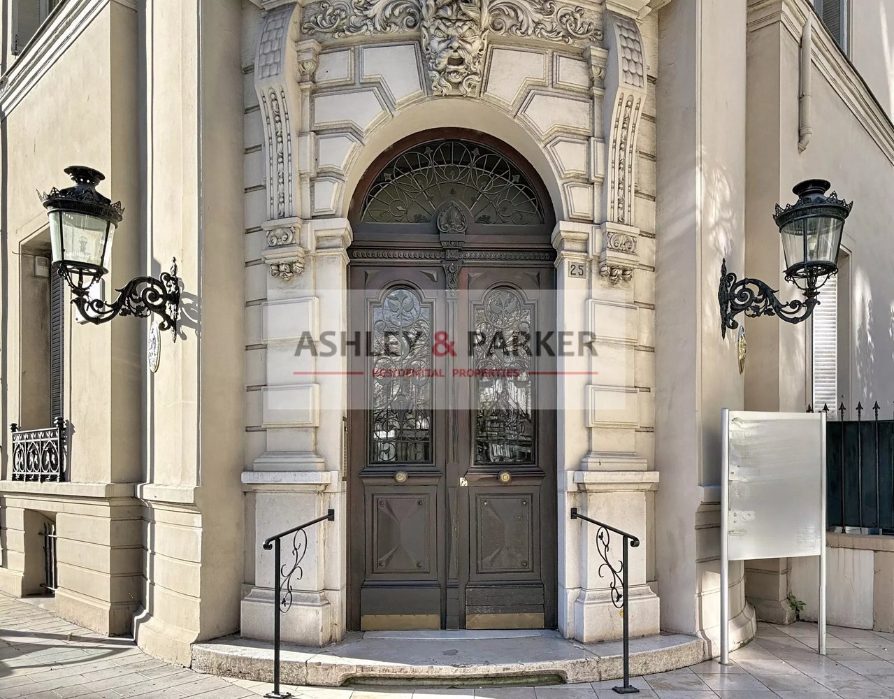 Property photo in Carre d'Or