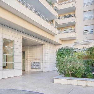 Property in Carre d'Or