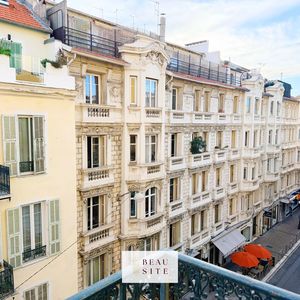 Property in Carre d'Or