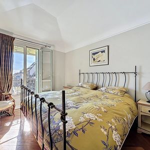 Property in Carre d'Or