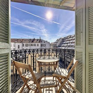 Property in Carre d'Or