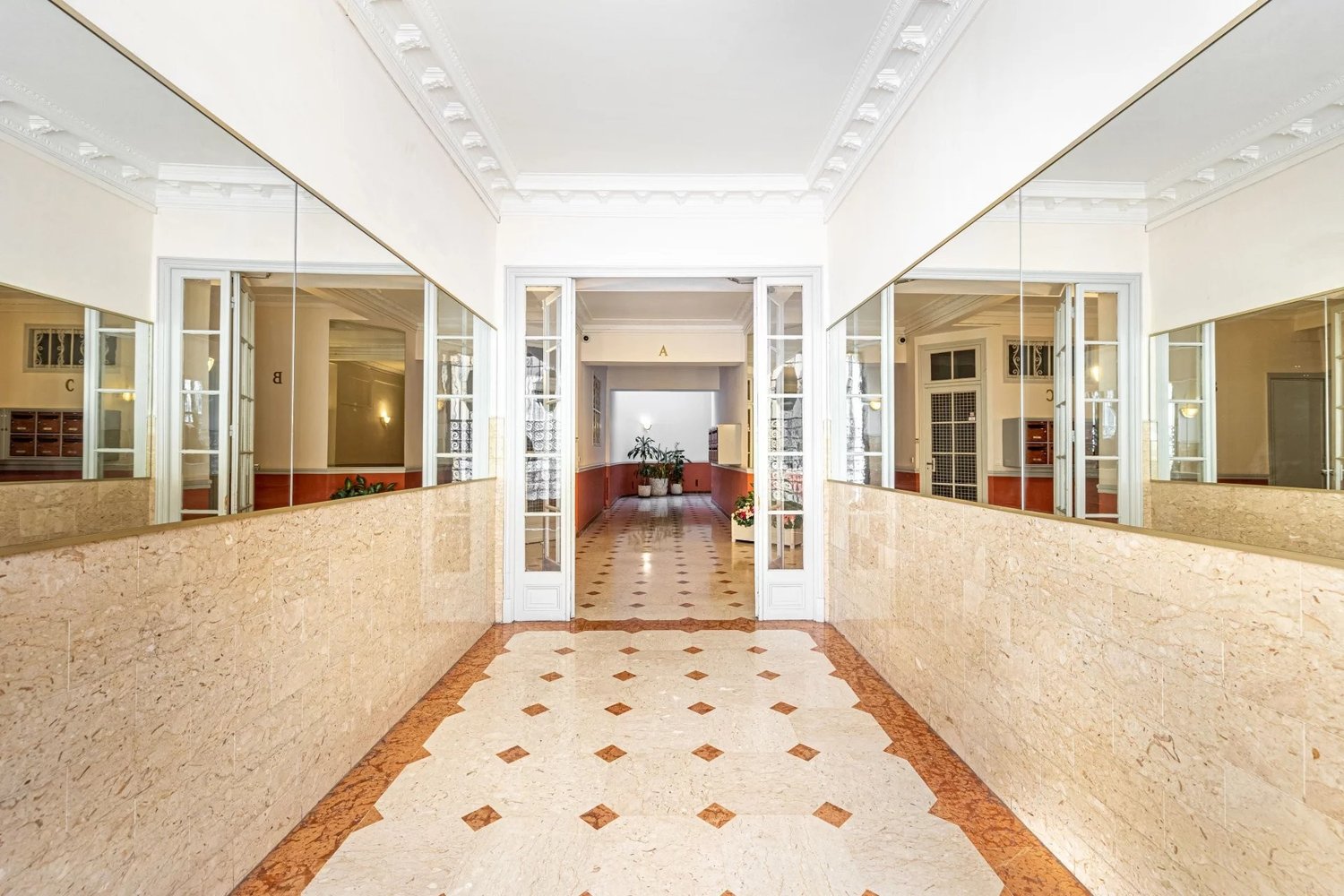 Property photo in Carre d'Or