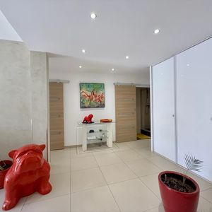 Property in Carre d'Or