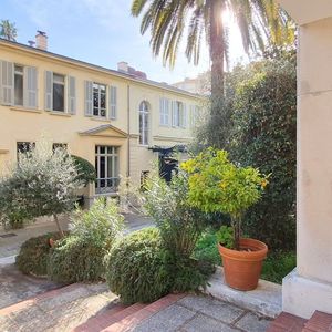 Property in Carre d'Or