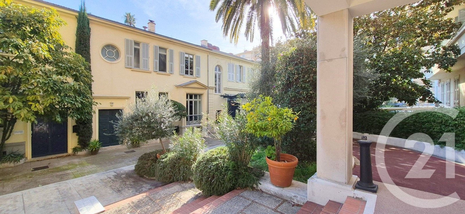 Property photo in Carre d'Or