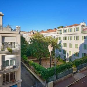 Property in Carre d'Or