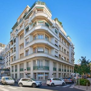 Property in Carre d'Or