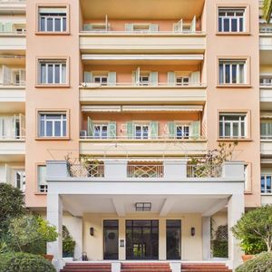 Property in Carre d'Or