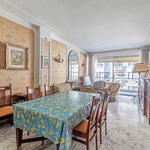 Property in Carre d'Or