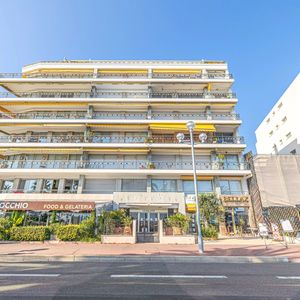 Property in Carre d'Or