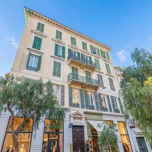 Property in Carre d'Or