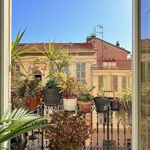 Property in Carre d'Or