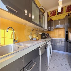 Property in Carre d'Or