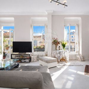 Property in Carre d'Or