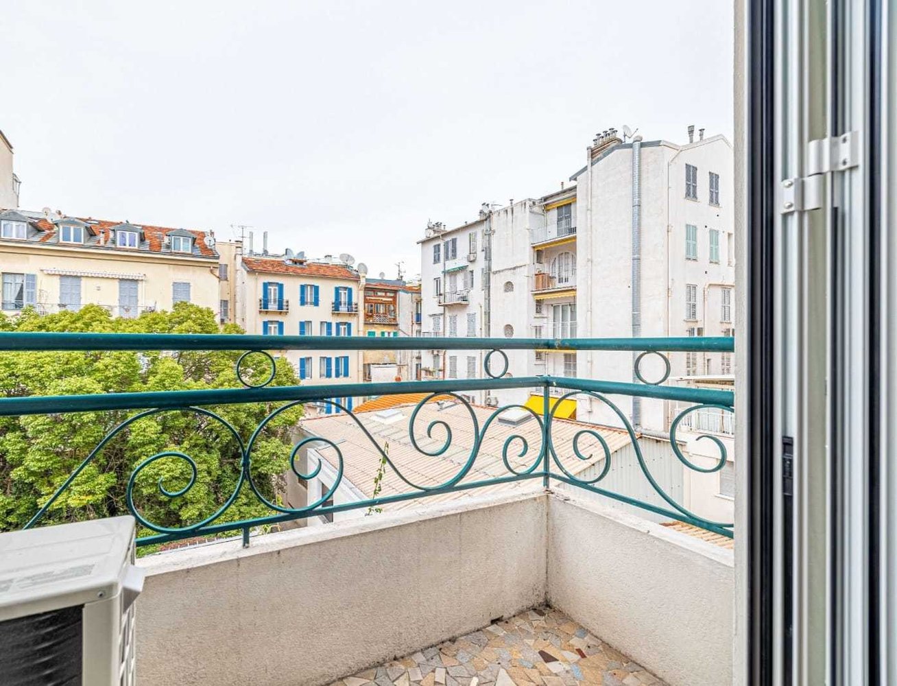 Property photo in Carre d'Or