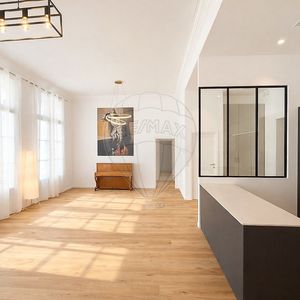 Property in Carre d'Or