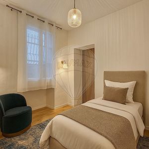 Property in Carre d'Or