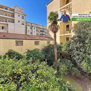 Property in Carre d'Or