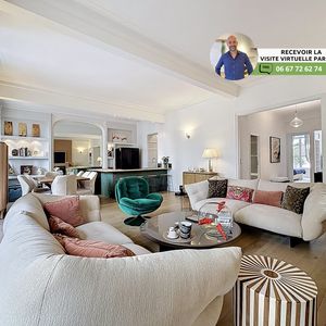 Property in Carre d'Or