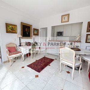 Property in Carre d'Or