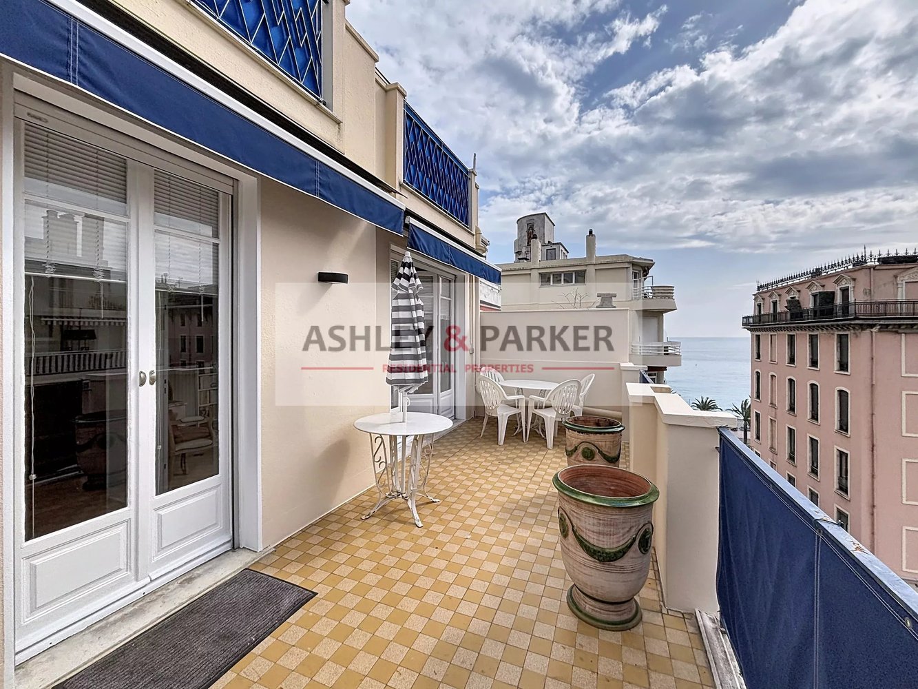 Property photo in Carre d'Or