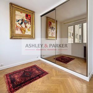 Property in Carre d'Or