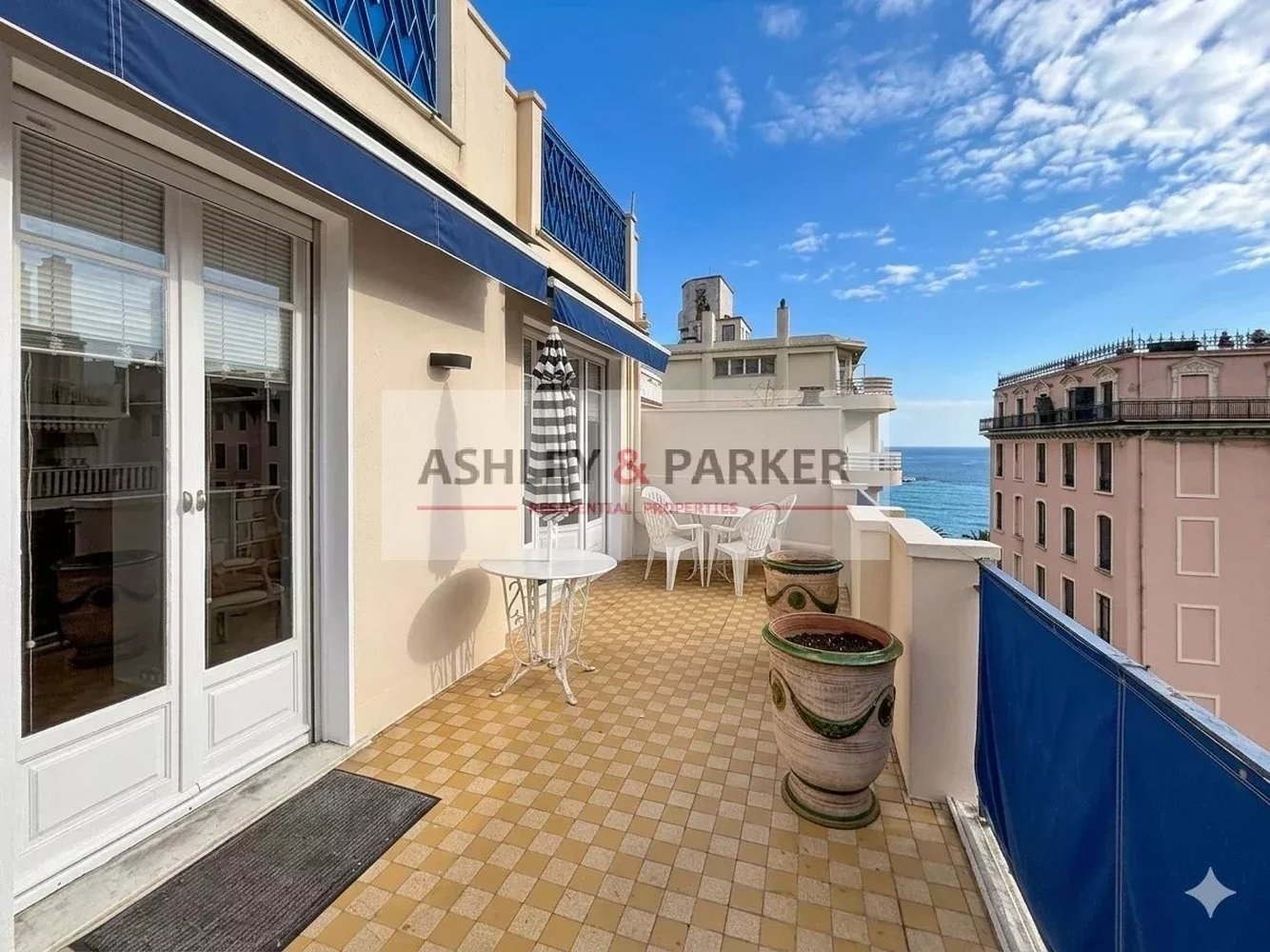 Property photo in Carre d'Or