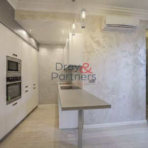 Property in Carre d'Or