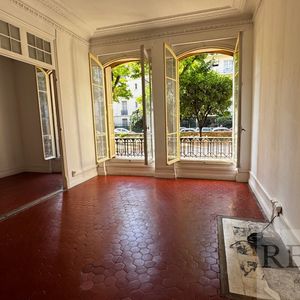 Property in Carre d'Or