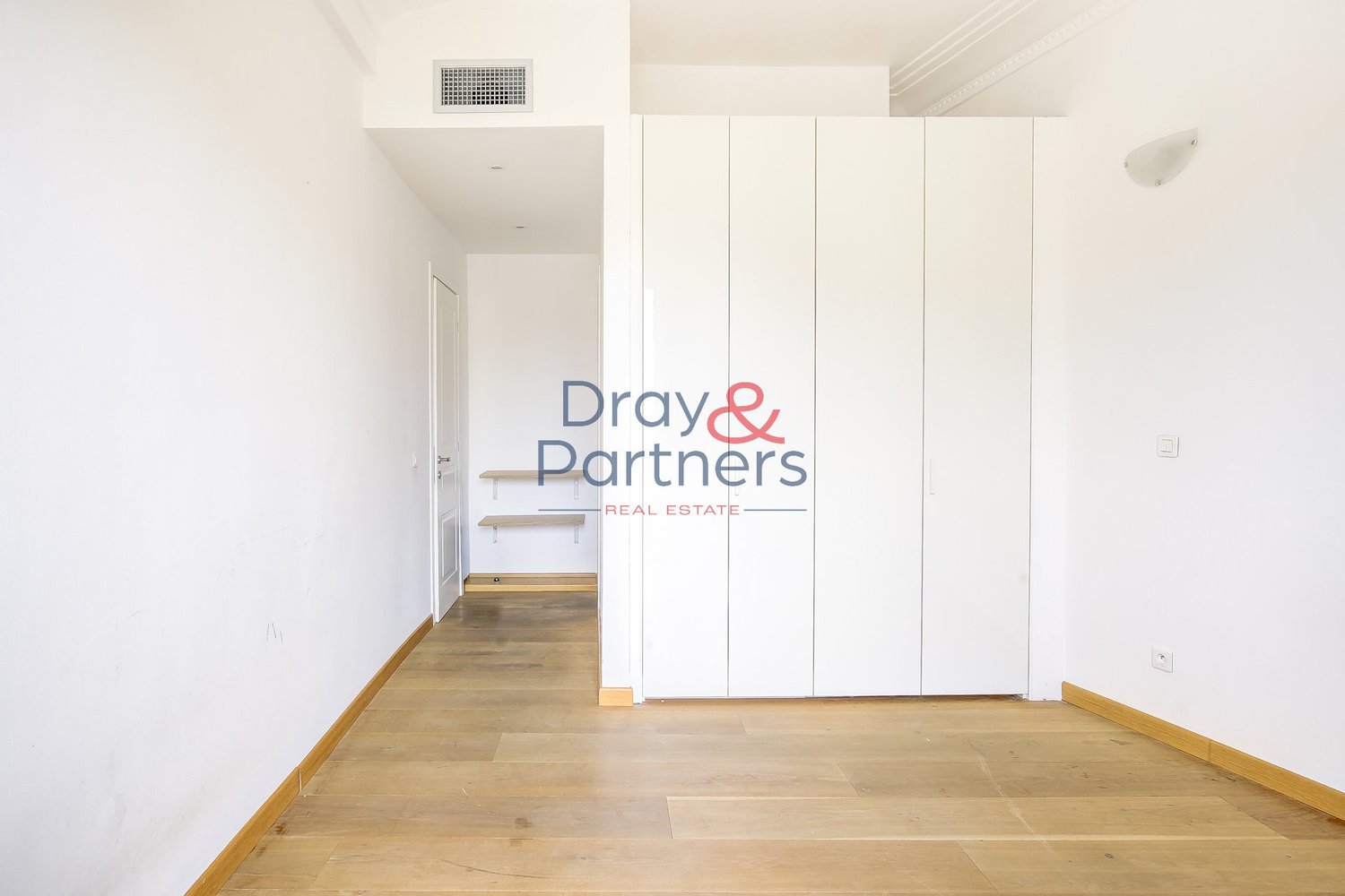 Property photo in Carre d'Or