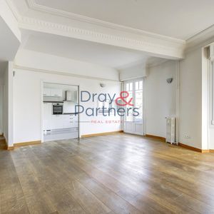 Property in Carre d'Or