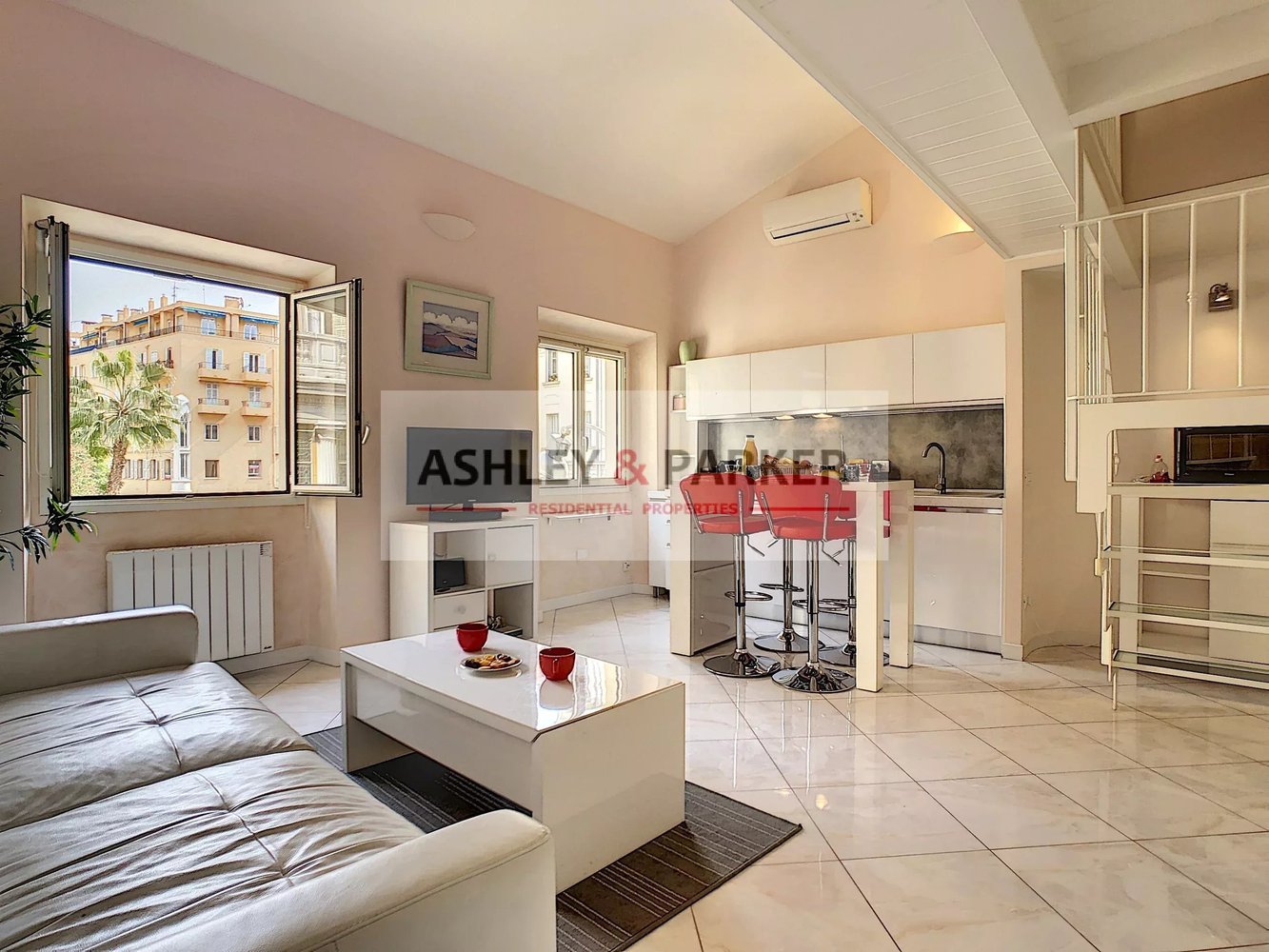 Property photo in Carre d'Or