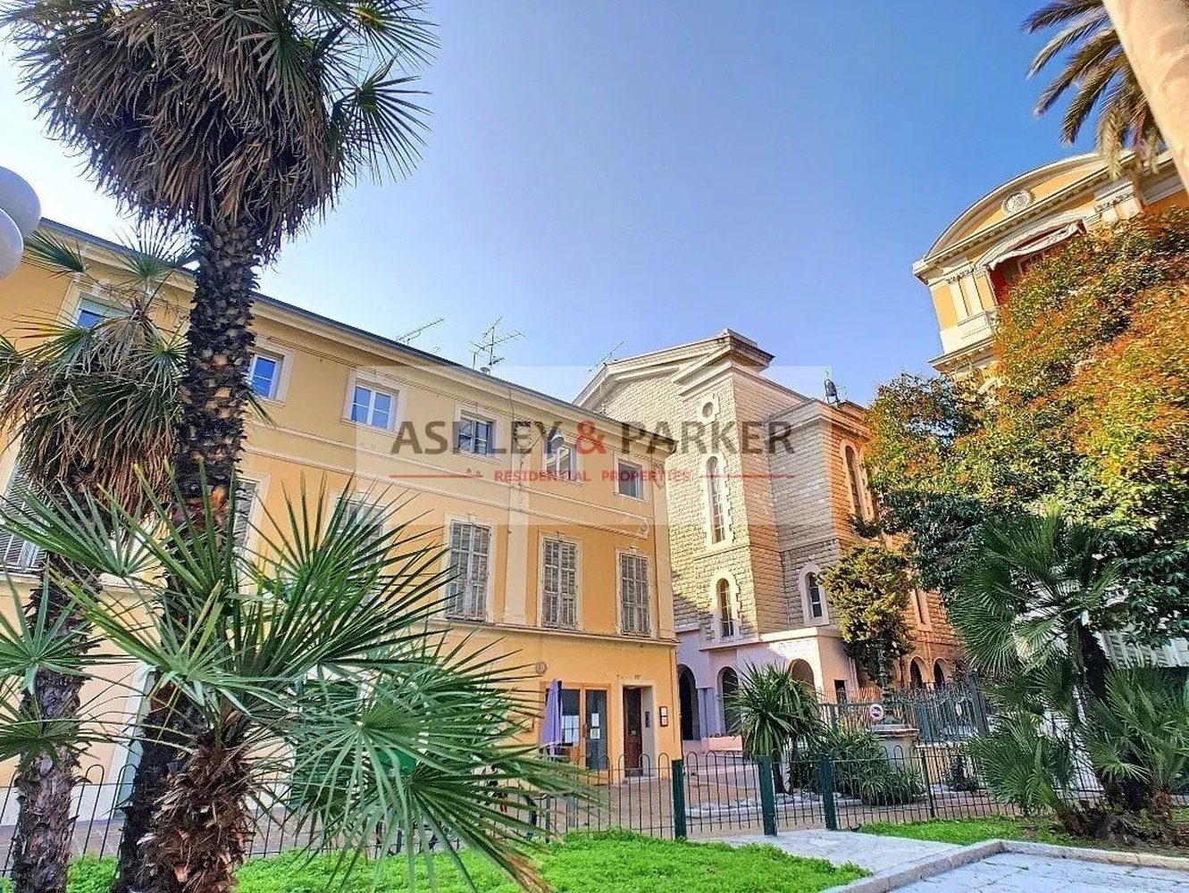 Property photo in Carre d'Or