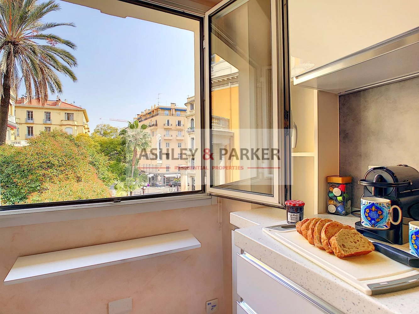 Property photo in Carre d'Or