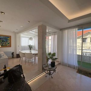 Property in Carre d'Or