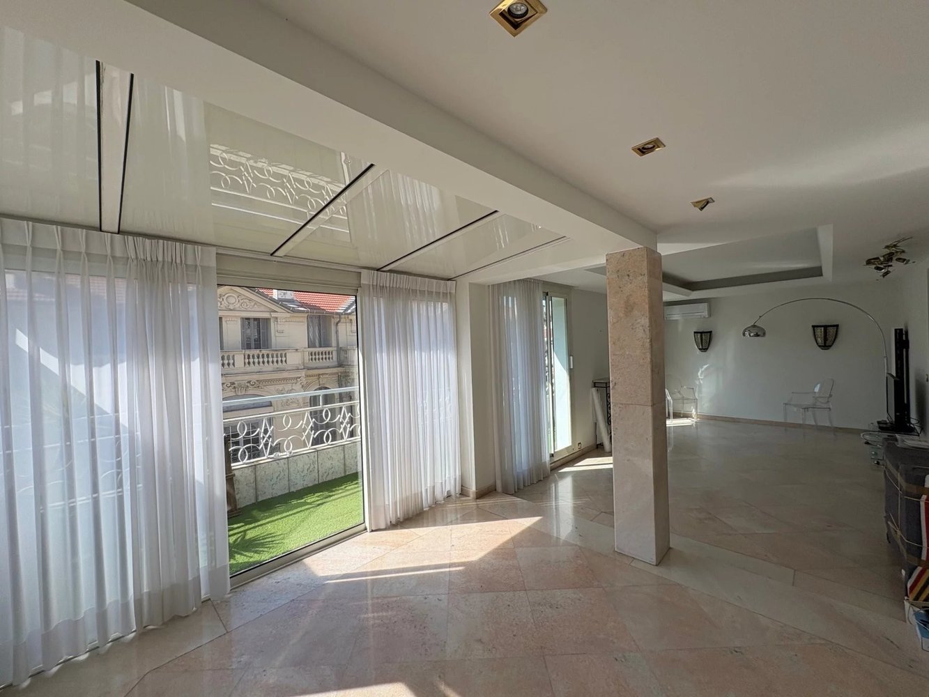 Property photo in Carre d'Or