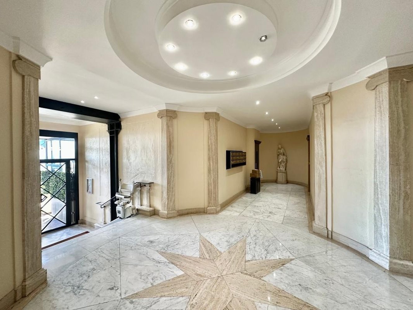 Property photo in Carre d'Or