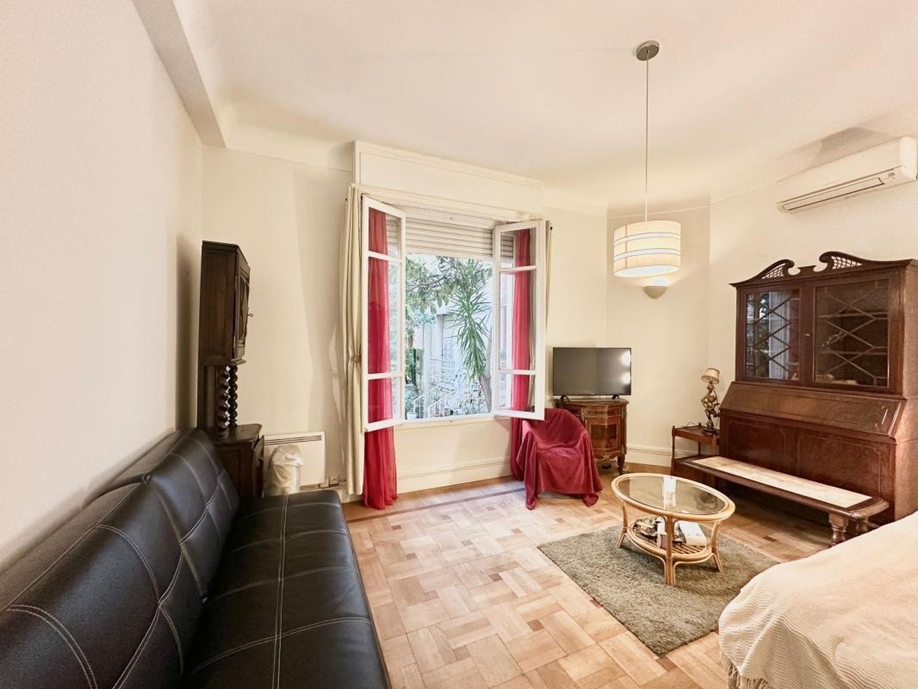 Property photo in Carre d'Or