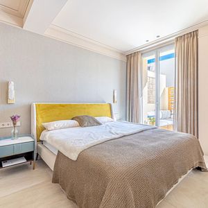 Property in Carre d'Or