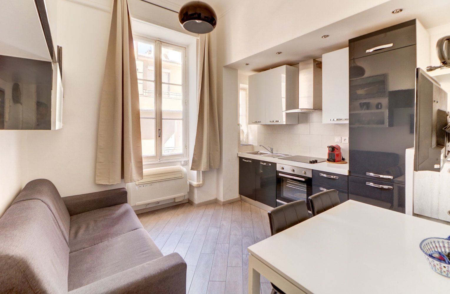 Property photo in Carre d'Or