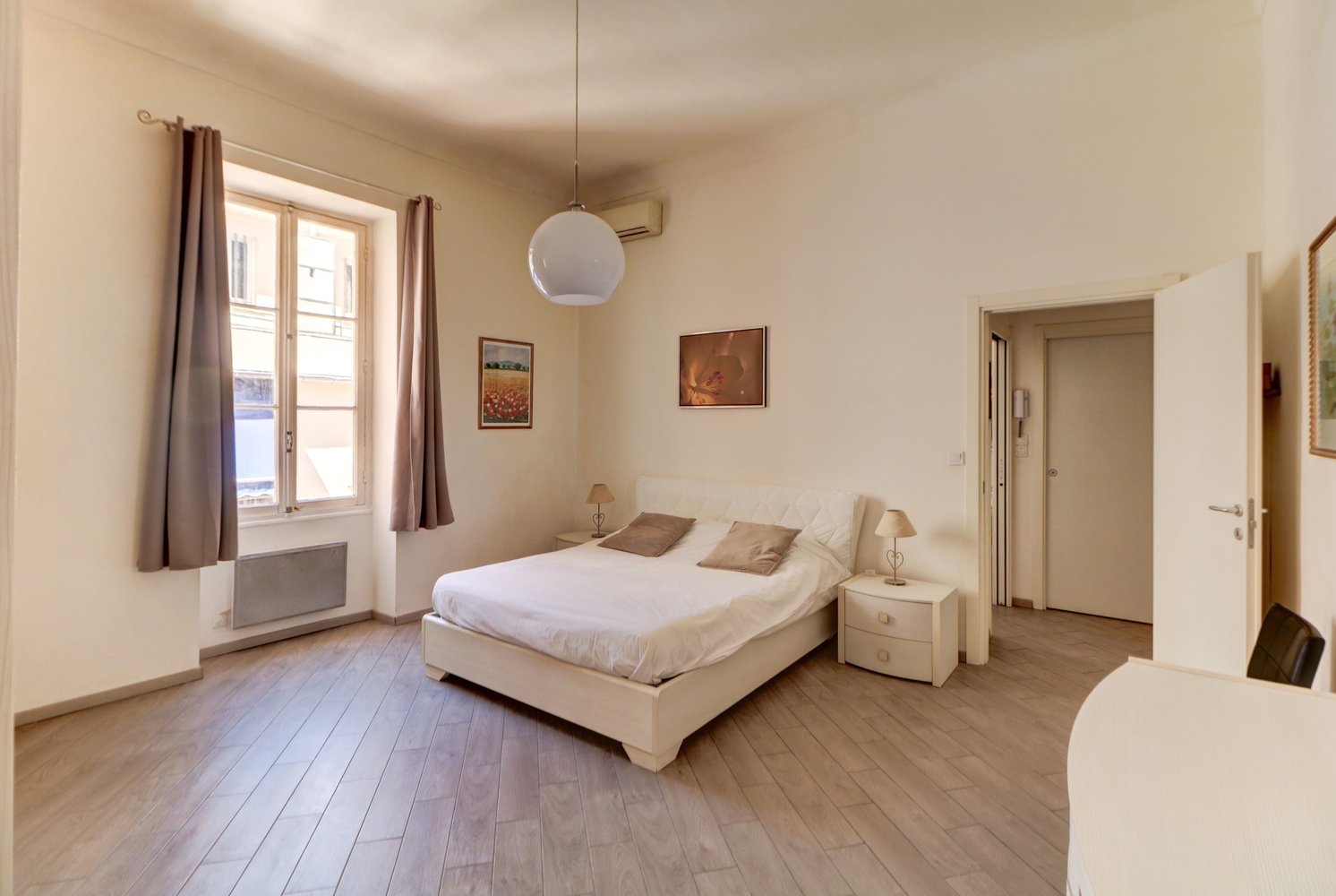 Property photo in Carre d'Or